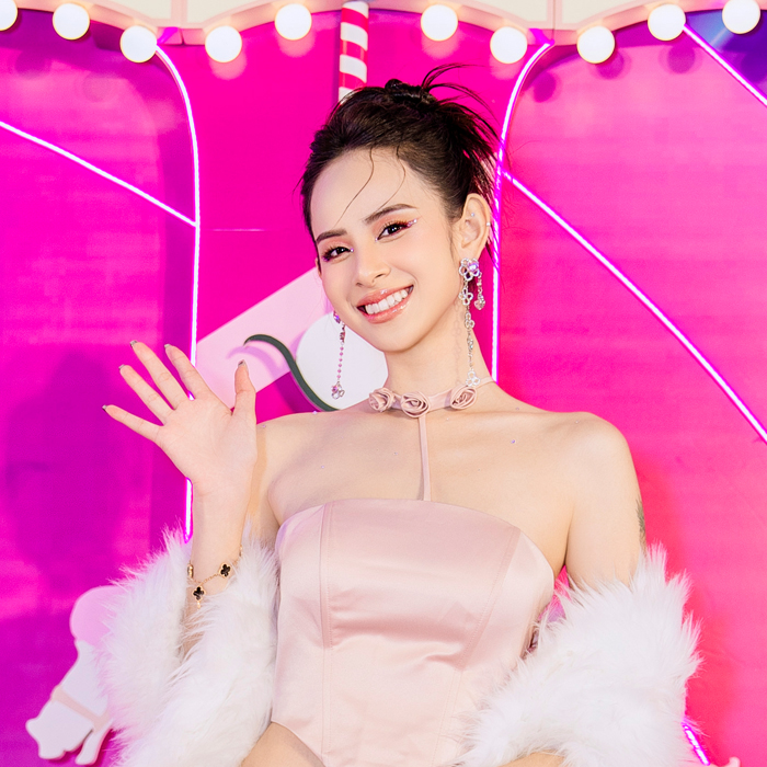 Model Hương Liên